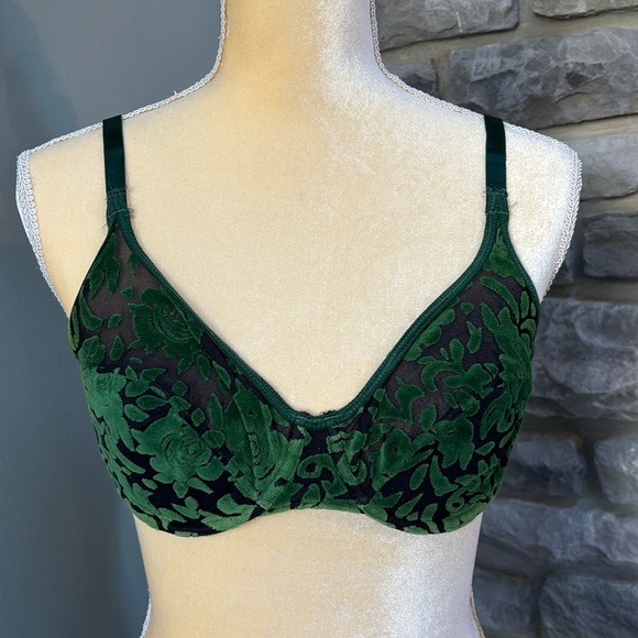 Victoria's Secret Other - Victoria’s Secret green/black bra, 34D, underwire
